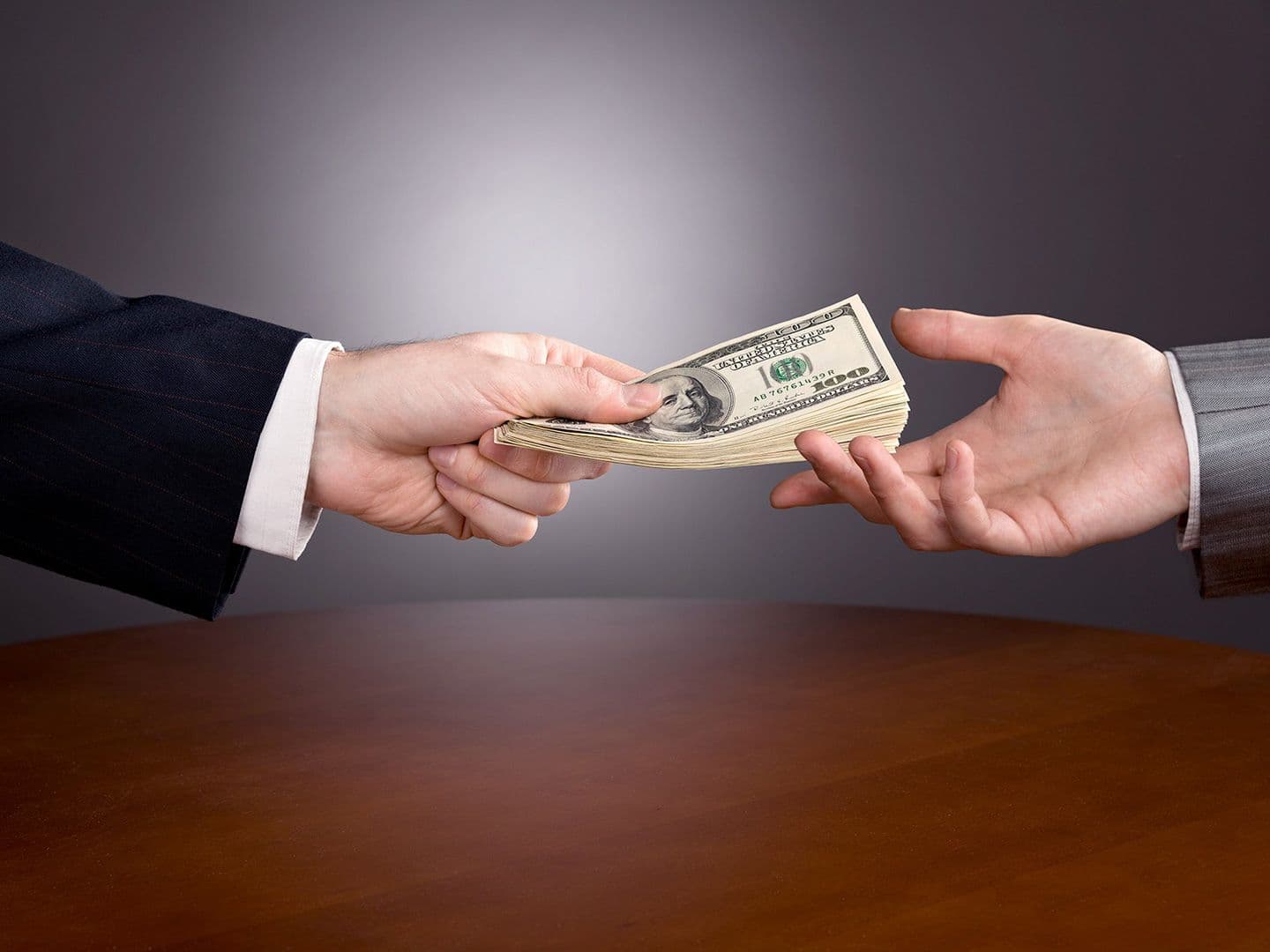 La movilización de capital es crucial para plataformas DeFi como Aave, que busca cubrir la deuda incobrable tras una reciente explotación.