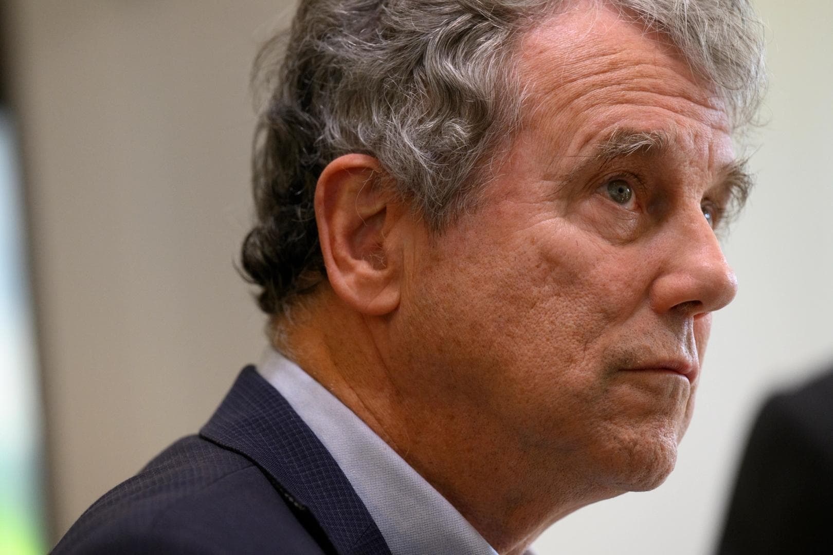 El senador estadounidense Sherrod Brown, objetivo de una campaña millonaria financiada por el Instituto de Política de Solana.