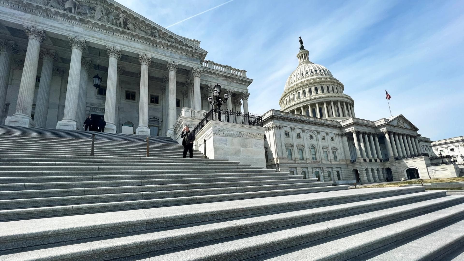 El Capitolio de Washington, D.C. es el corazón del poder legislativo de los Estados Unidos, donde se toman las decisiones que impactan la política fiscal de criptoactivos.