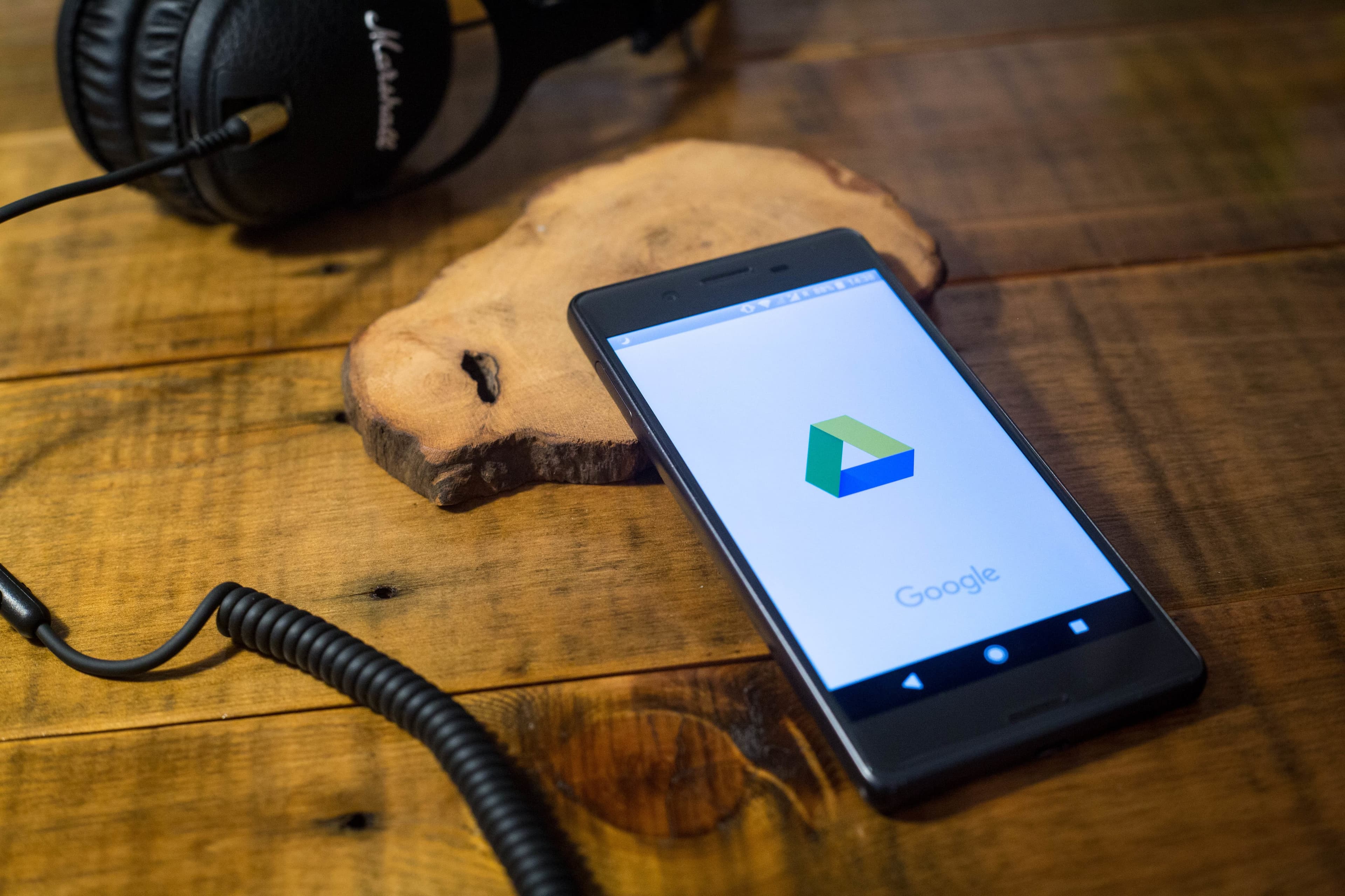 Evaluar si el pago por almacenamiento en la nube es la mejor solución para gestionar el espacio de tu dispositivo móvil.